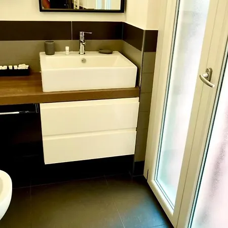 Cozy Urban Retreat Near Centocelle Park & Metro רומא