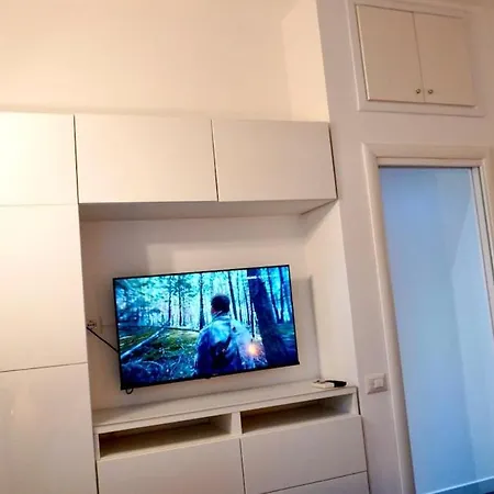 Cozy Urban Retreat Near Centocelle Park & Metro רומא