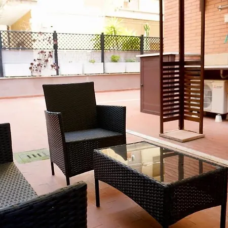 Cozy Urban Retreat Near Centocelle Park & Metro דירה רומא