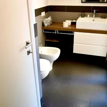 דירה Cozy Urban Retreat Near Centocelle Park & Metro רומא